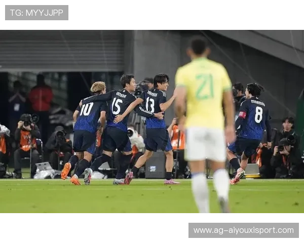 传奇球星回归母队引发球迷狂欢