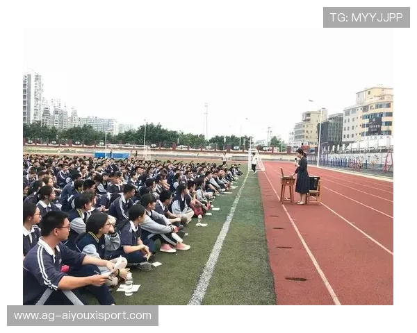 体操教练通过分层目标引导不同水平队员